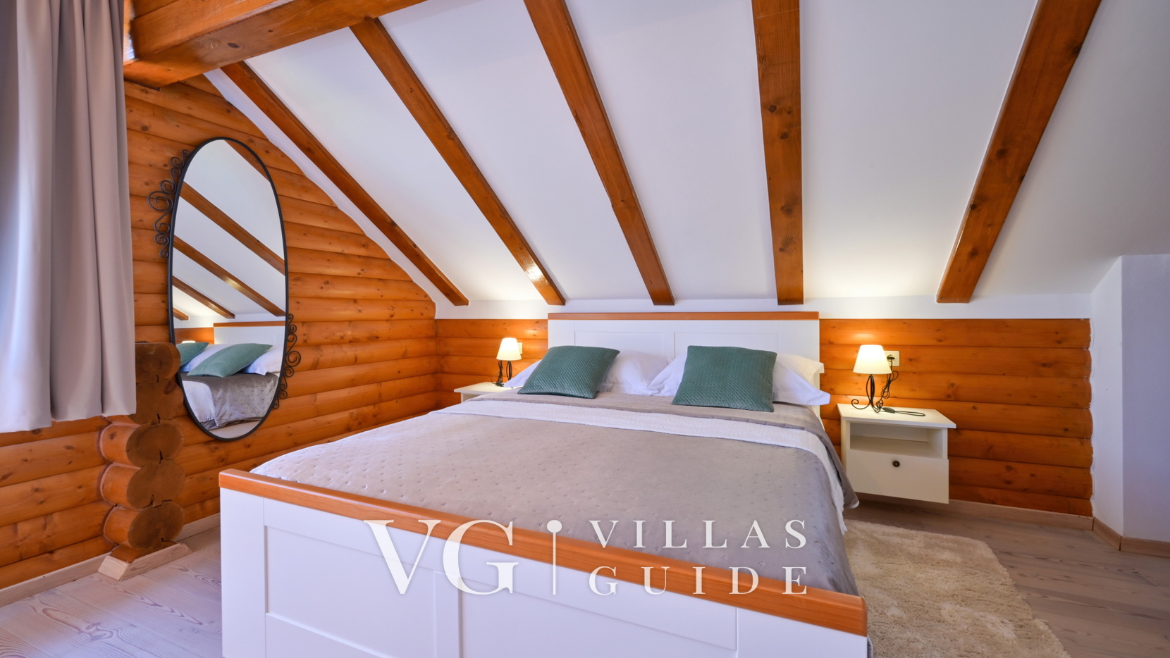 Villa Pine Log Bedroom