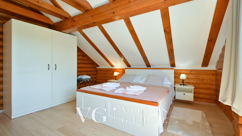 Villa Pine Log Bedroom