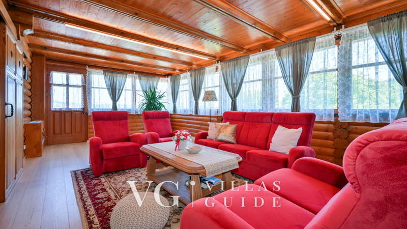 Villa Pine Log Living room
