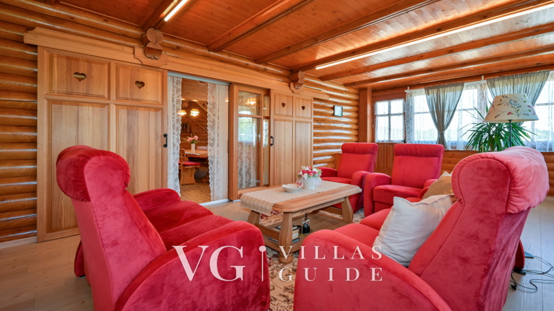 Villa Pine Log Living room