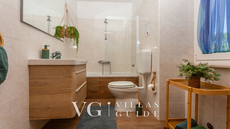 Villa Anni with pool island Krk Kupaonica