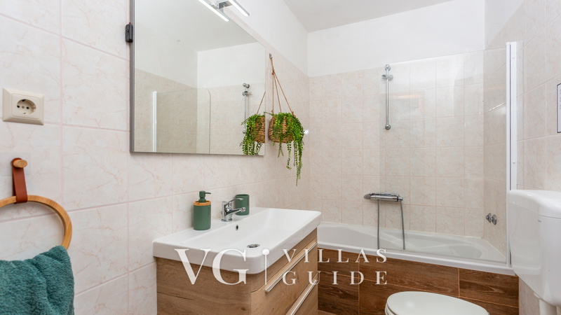 Villa Anni with pool island Krk Kupaonica