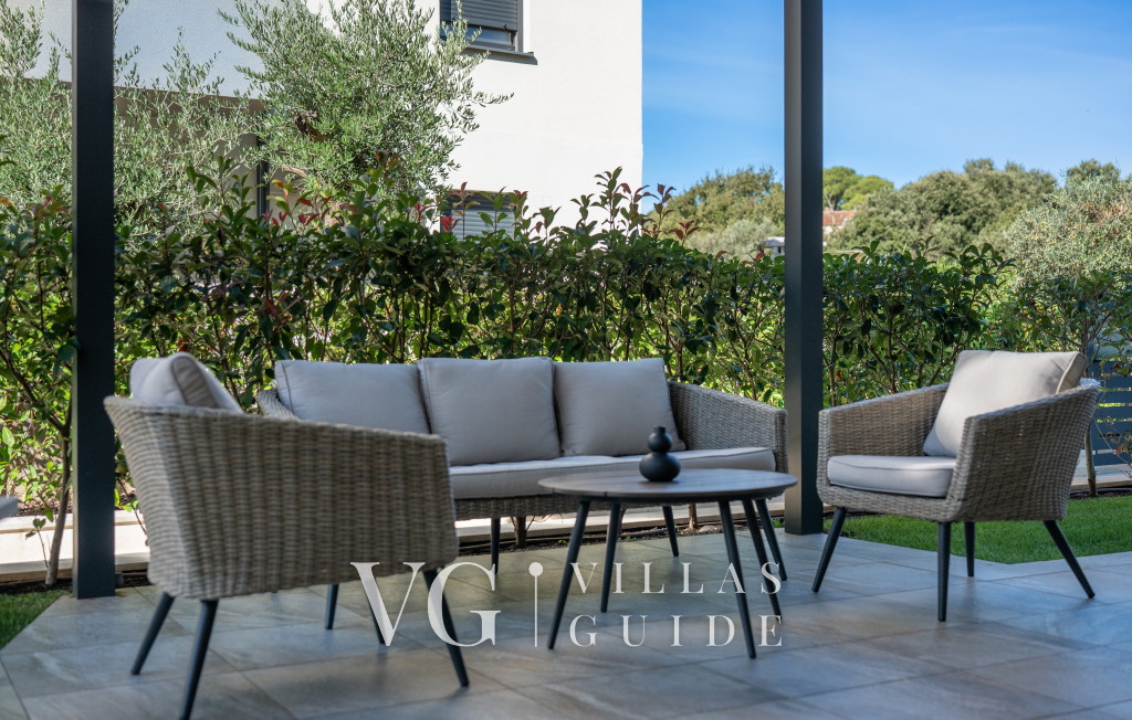 Apartment Megi Garden and property exterior