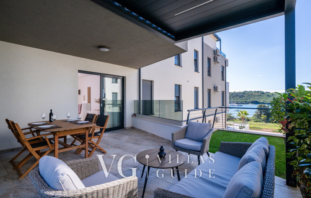 Apartment Megi Garden and property exterior