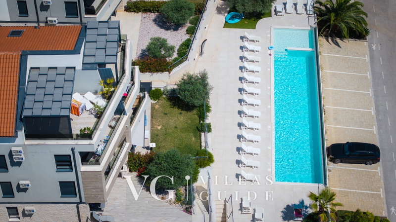 Apartment Megi with Shared Pool & Sea View Terrace Piscina