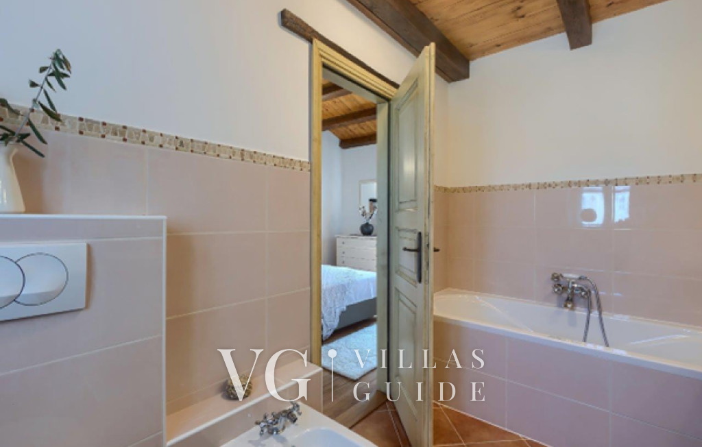 Villa White house B with pool Istria Badezimmer