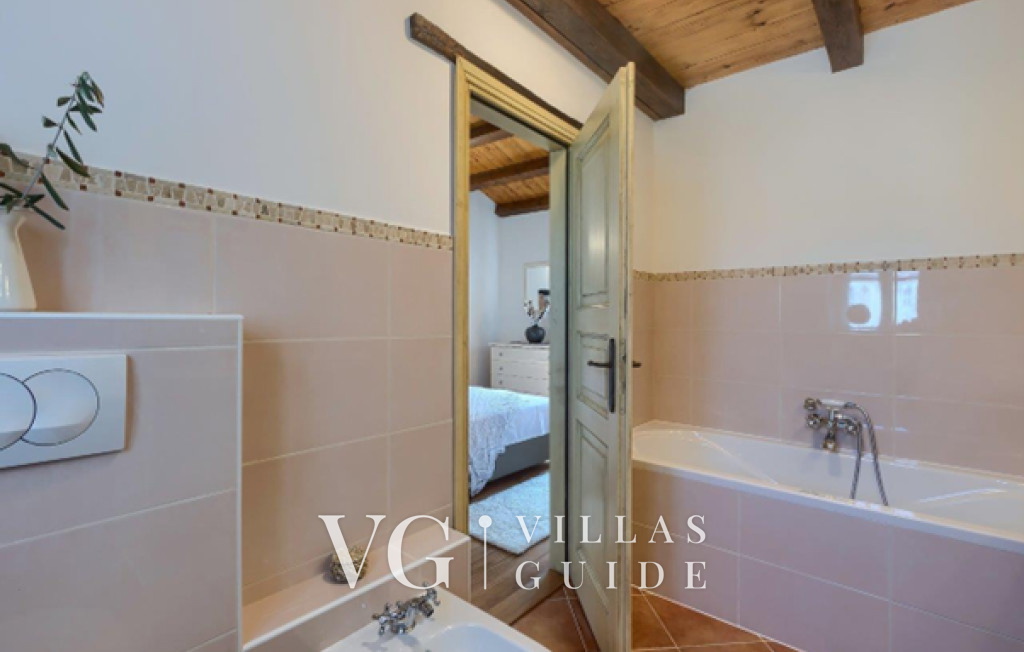 Villa White house B with pool Istria Badezimmer