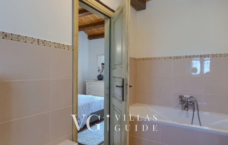 Villa White house B with pool Istria Badezimmer