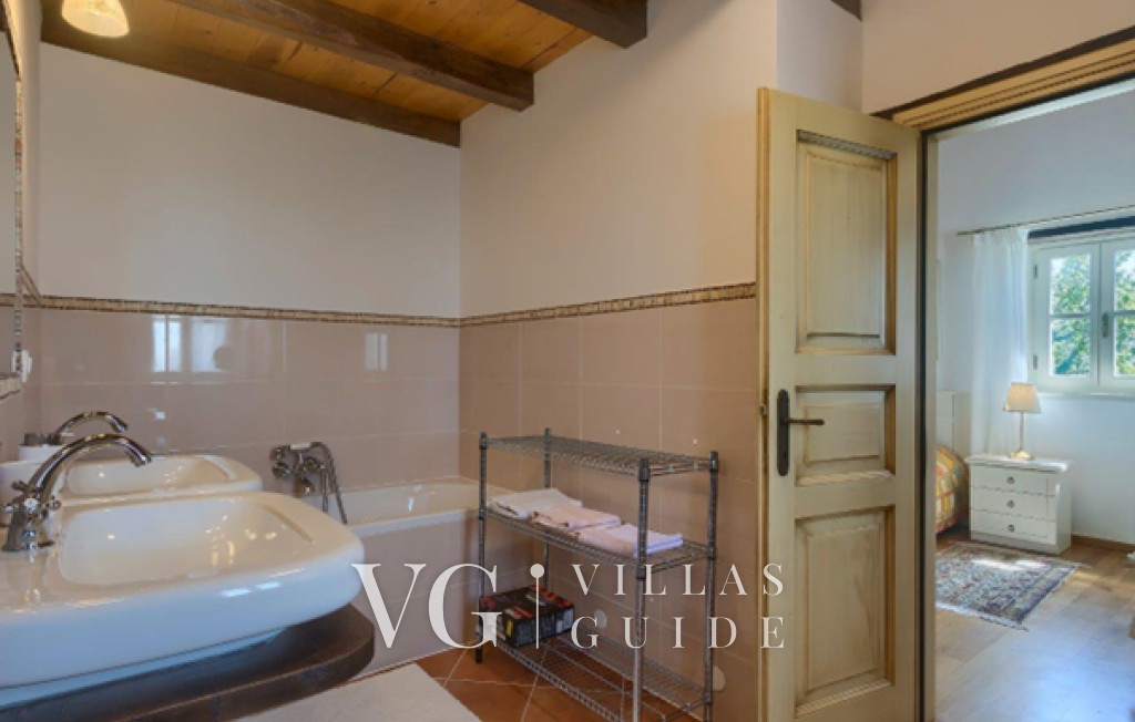 Villa White house B with pool Istria Badezimmer