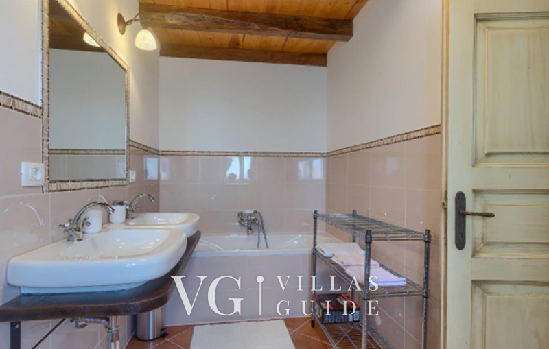 Villa White house B with pool Istria Badezimmer