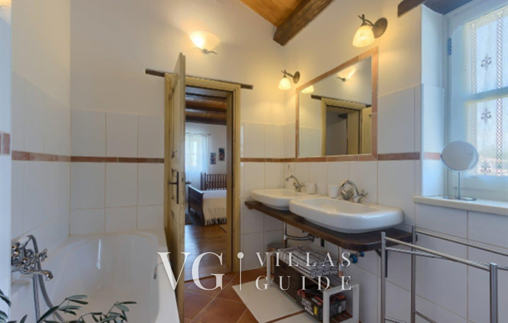 Villa White house B with pool Istria Badezimmer