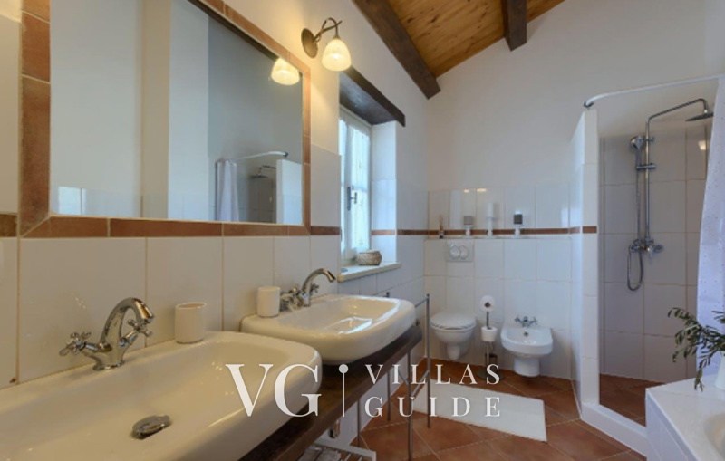 Villa White house B with pool Istria Badezimmer