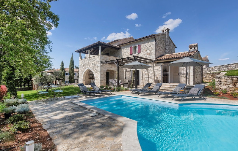 Villa White house B with pool Istria