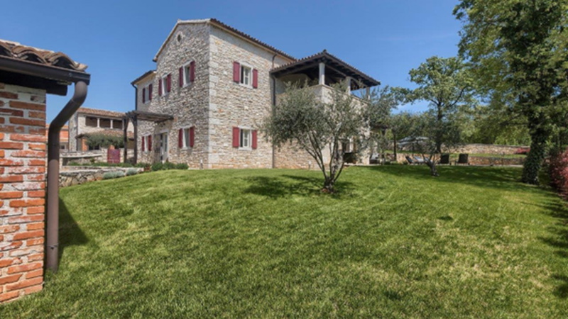 Villa White house B with pool Istria