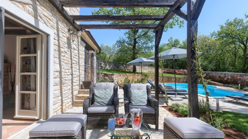 Villa White house B with pool Istria