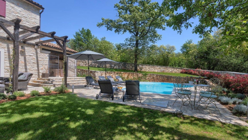 Villa White house B with pool Istria