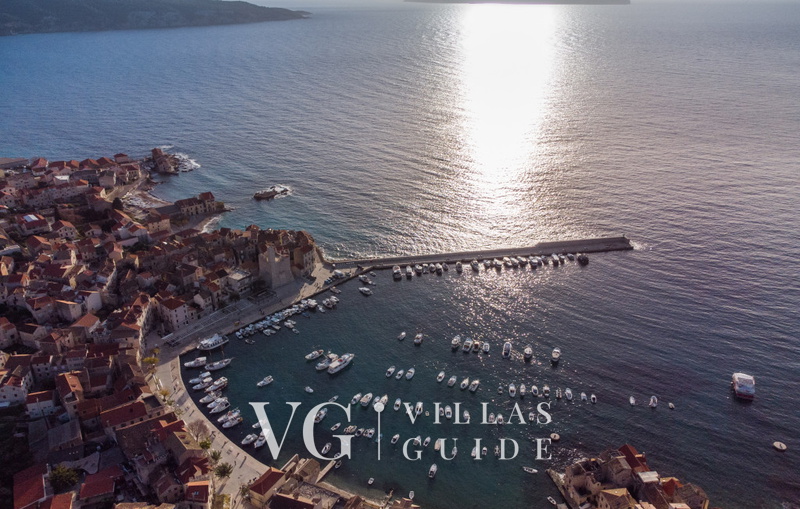 Villa Palazzo Antiqua island Vis Microlocation