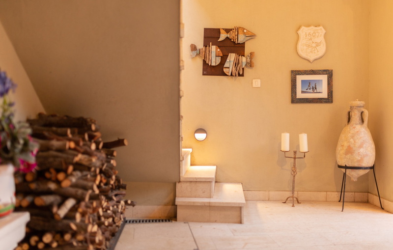 Villa Palazzo Antiqua beachfront Vis