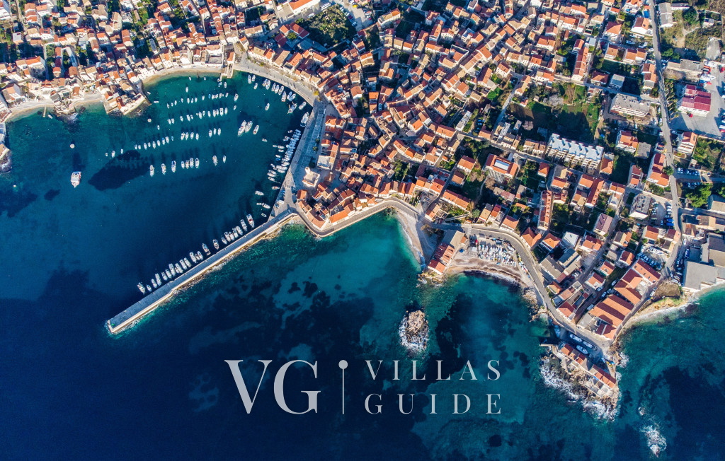 Villa Palazzo Antiqua island Vis Microlocation