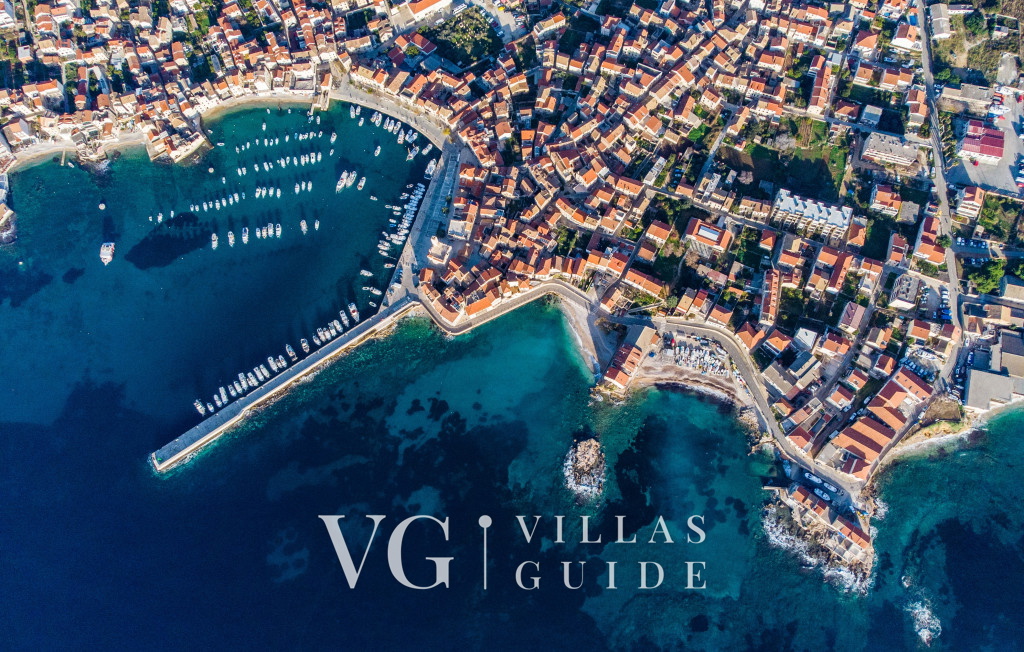 Villa Palazzo Antiqua island Vis Microlocation