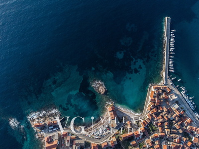 Villa Palazzo Antiqua island Vis Microlocation