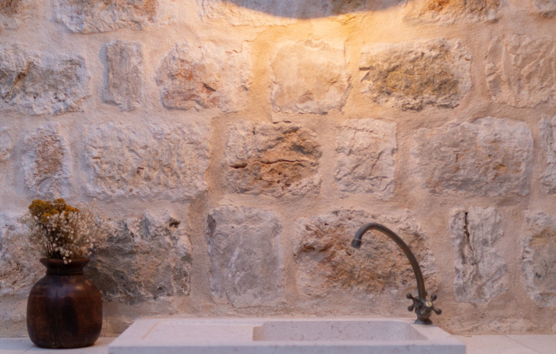 Villa Palazzo Antiqua beachfront Vis