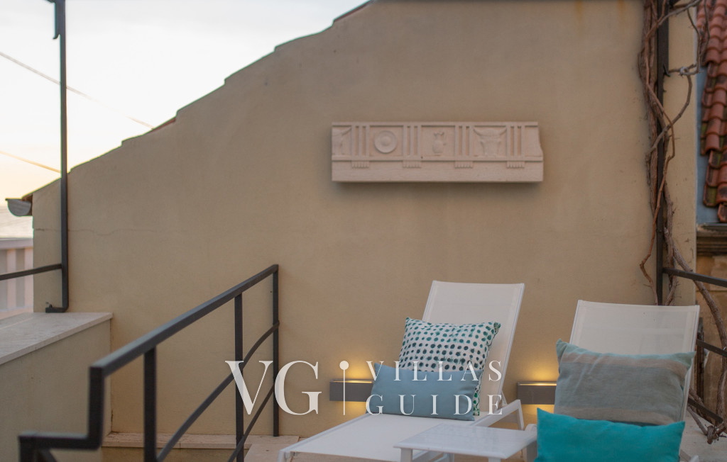 Villa Palazzo Antiqua island Vis Garden and property exterior