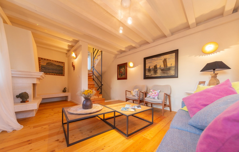 Villa Palazzo Antiqua beachfront Vis