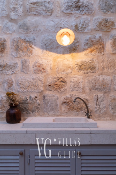 Villa Palazzo Antiqua beachfront Vis Additional content