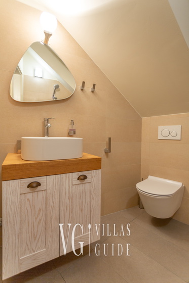 Villa Palazzo Antiqua beachfront Vis Kupaonica