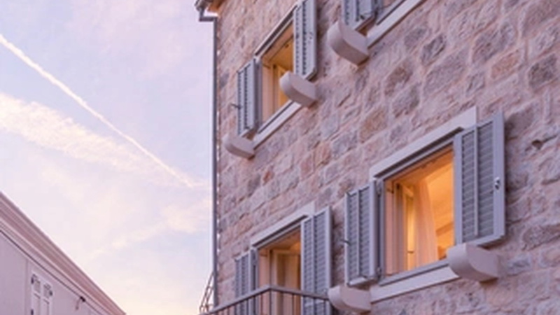 Villa Palazzo Antiqua beachfront Vis