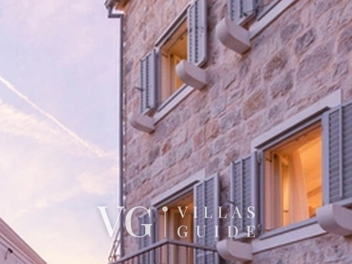 Villa Palazzo Antiqua beachfront Vis