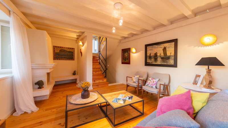 Villa Palazzo Antiqua beachfront Vis