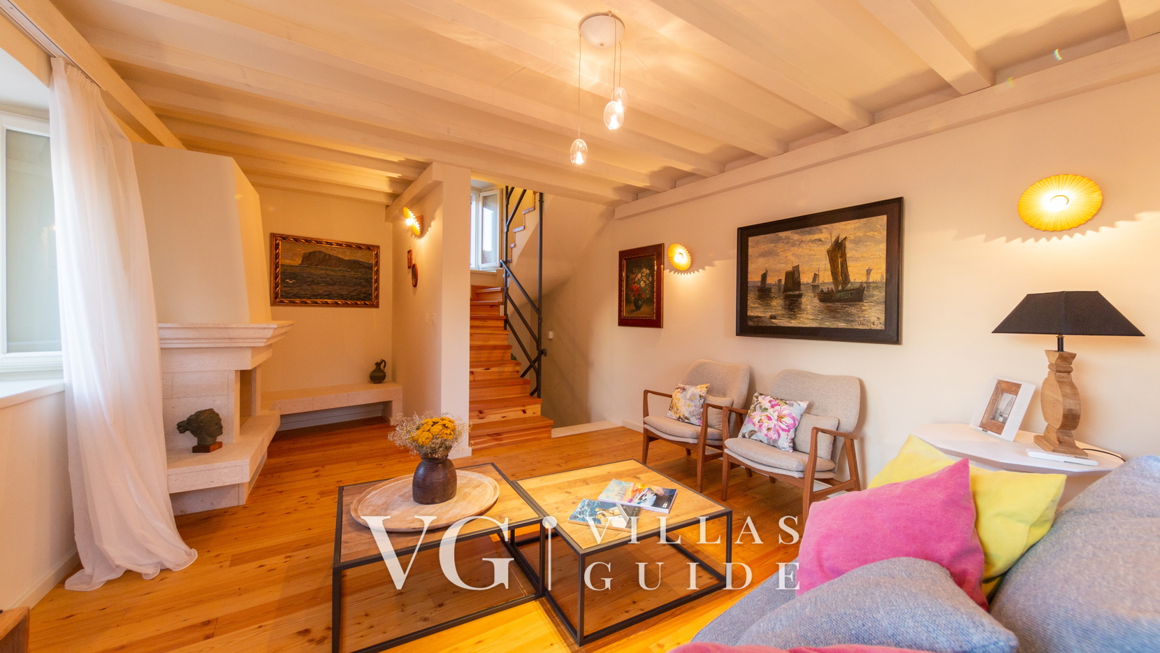 Villa Palazzo Antiqua beachfront Vis Living room