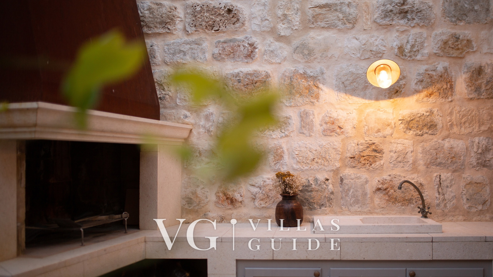 Villa Palazzo Antiqua beachfront Vis Additional content