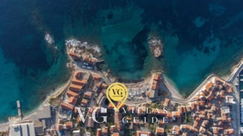 Villa Palazzo Antiqua beachfront Vis