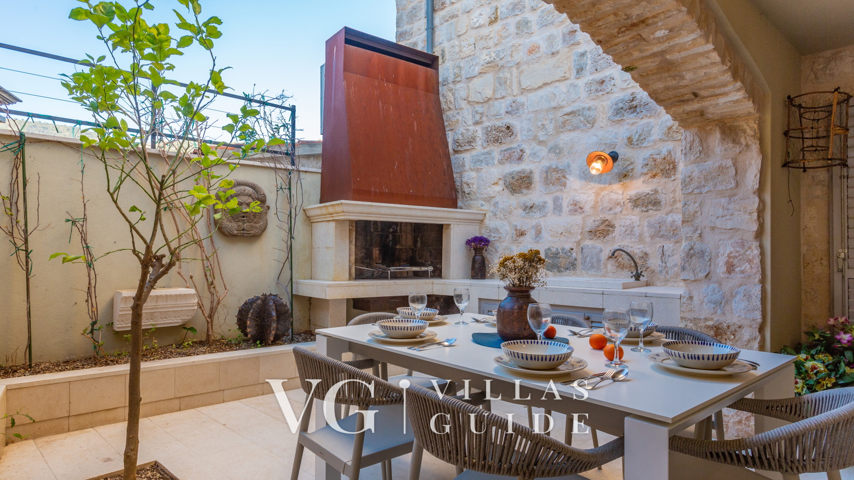 Villa Palazzo Antiqua beachfront Vis Additional content