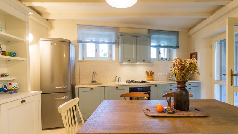 Villa Palazzo Antiqua beachfront Vis