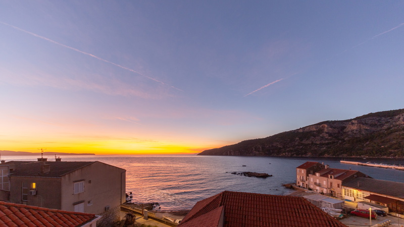 Villa Palazzo Antiqua beachfront Vis