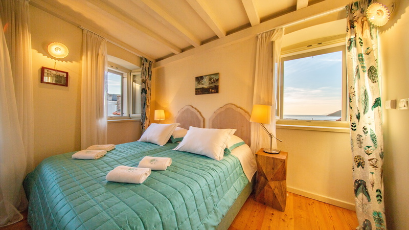 Villa Palazzo Antiqua beachfront Vis