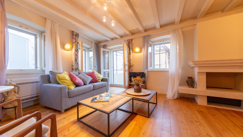 Villa Palazzo Antiqua beachfront Vis