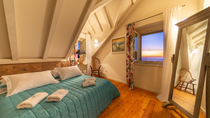 Villa Palazzo Antiqua beachfront Vis