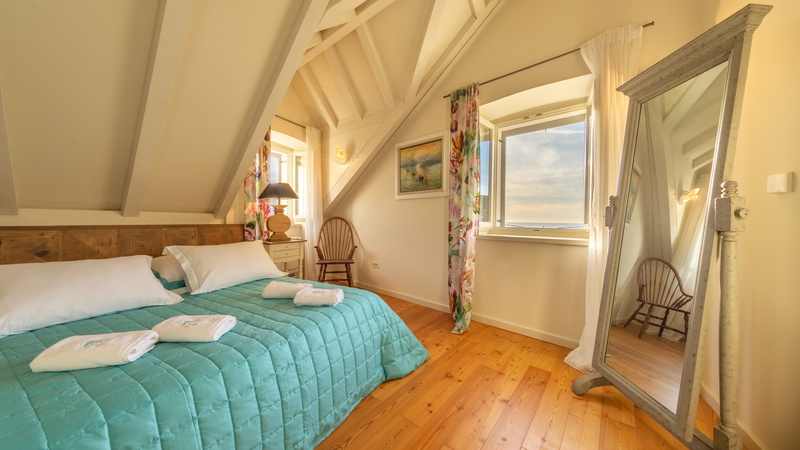 Villa Palazzo Antiqua beachfront Vis