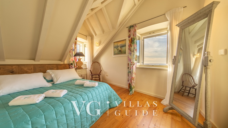 Villa Palazzo Antiqua beachfront Vis