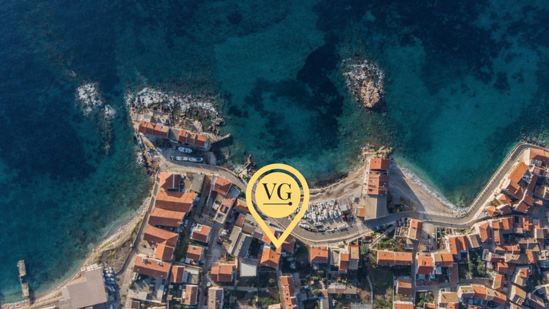 Villa Palazzo Antiqua beachfront Vis