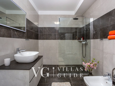 Villa Lemily with private pool Bathroom