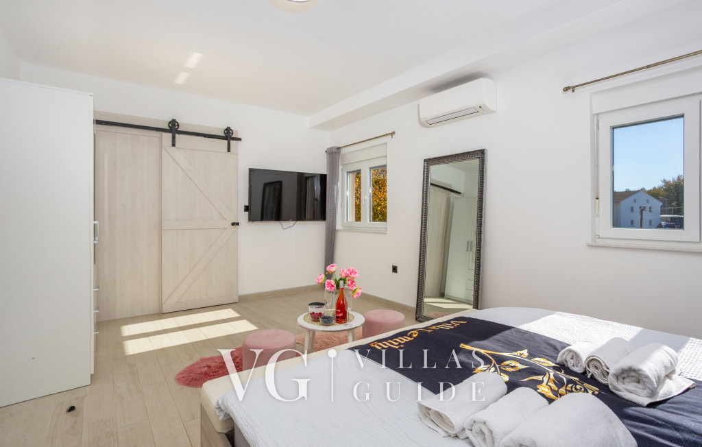 Villa Lemily with private pool Bedroom