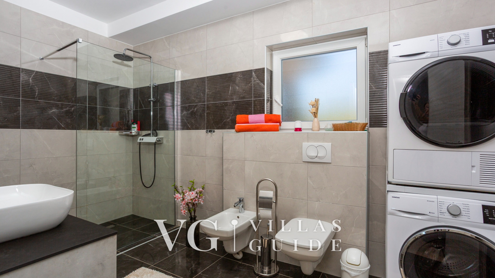 Villa Lemily with private pool Bathroom