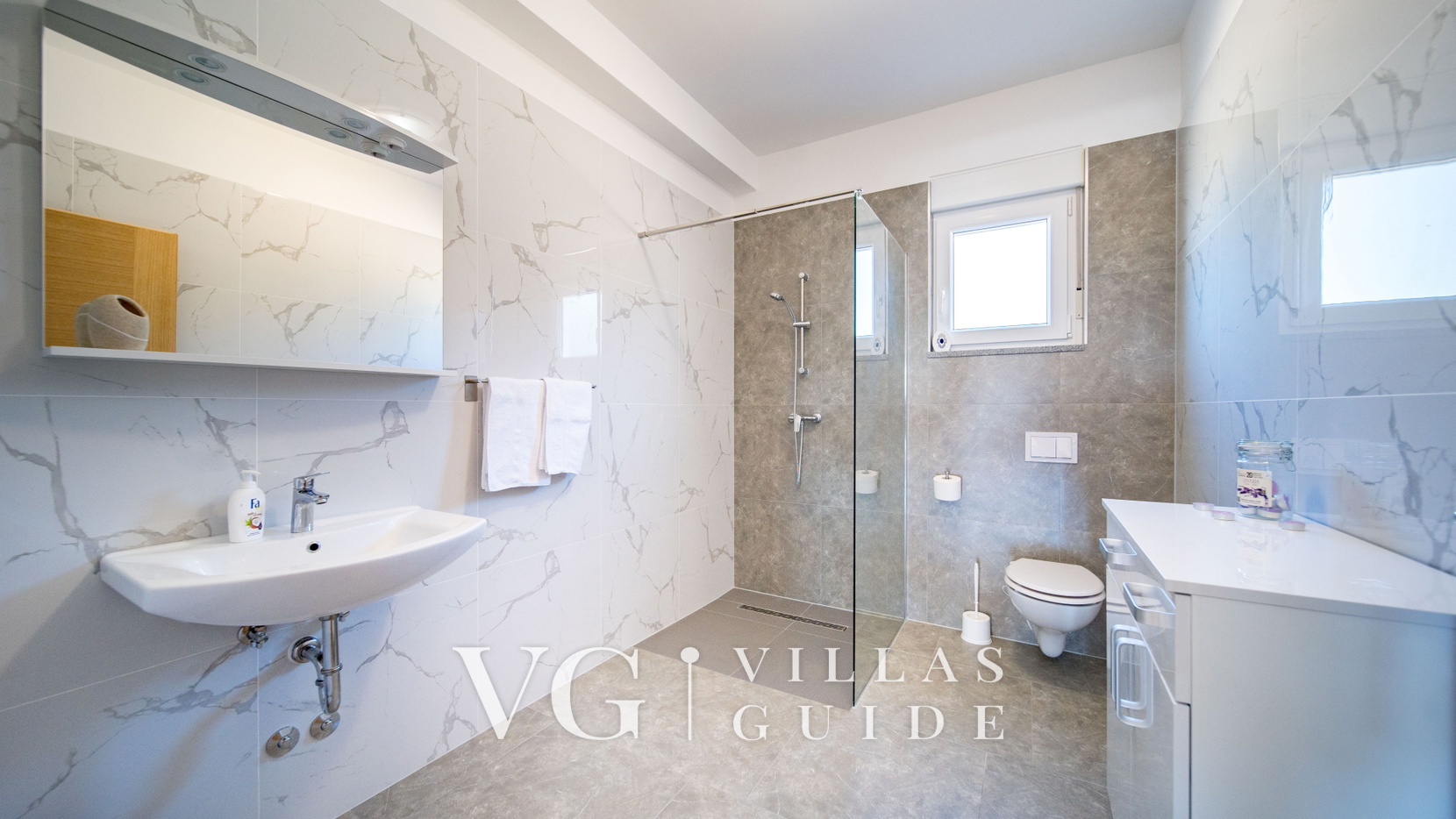 Villa Cyprian Bathroom