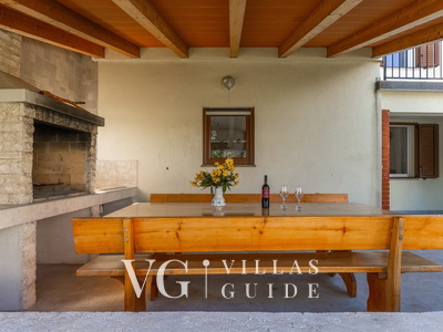 House Luna Garden and property exterior